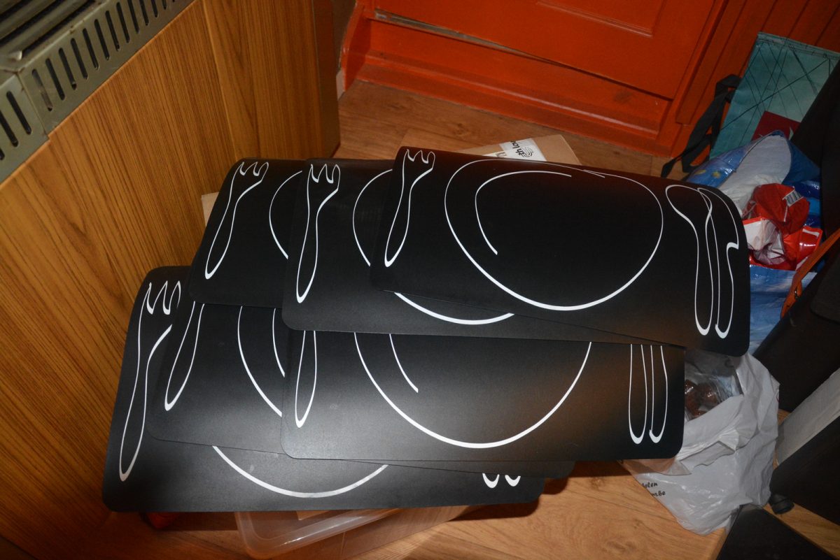 353. zwarte grote placemats, verzending inbegrepen