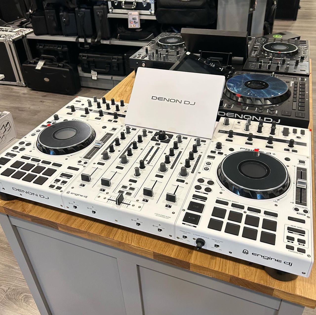 Verkoop Nieuwe Denon DJ Prime 4+W , Denon Dj Sc6000 Prime, Denon DJ X1800 Prime Mixer , AlphaTheta Euphonia, Pioneer DJM-V10-LF, Pioneer DJM-V10 Mixer, Pioneer DJM-S11 DJ Mixer