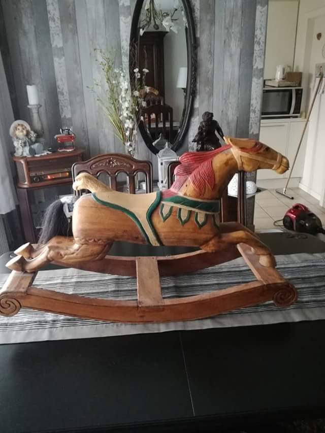 MOOI ANTIEK HOUTEN SCHOMMELPAARD