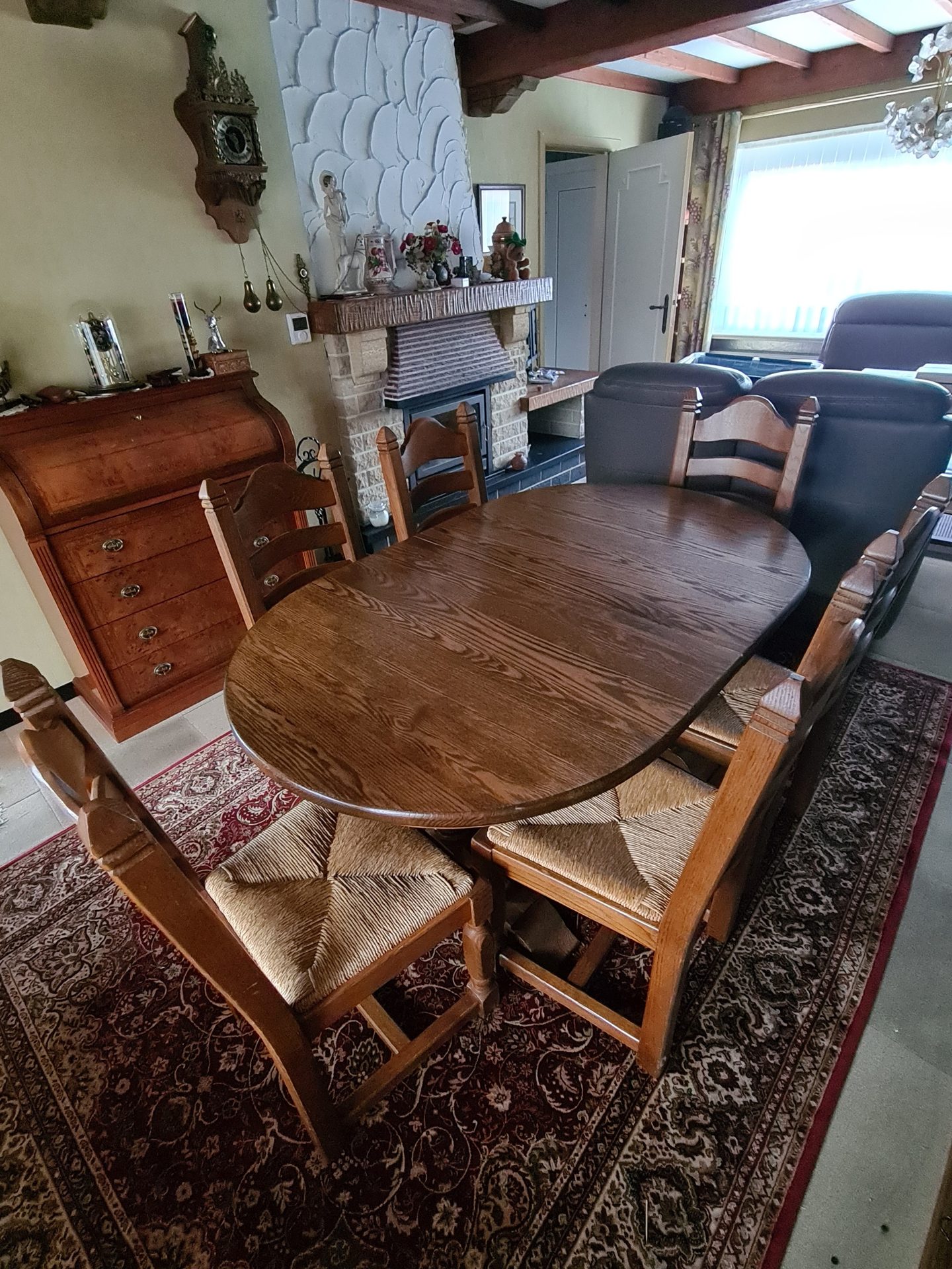 MASSIEF EIKEN TAFEL en 6 MASSIEF EIKEN STOELEN