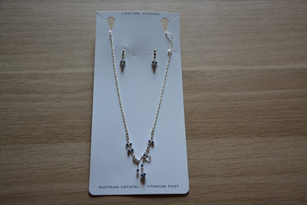 8. NIEUWE ketting met oorbellen, verzending inbegrepen