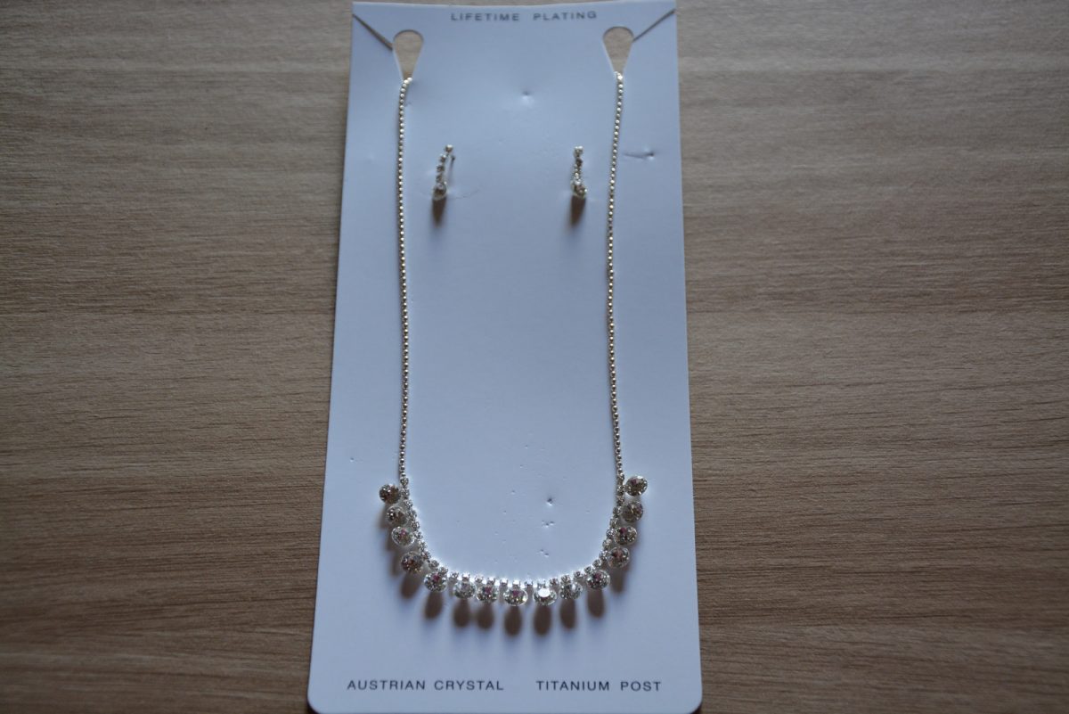12. NIEUWE ketting met oorbellen, verzending inbegrepen