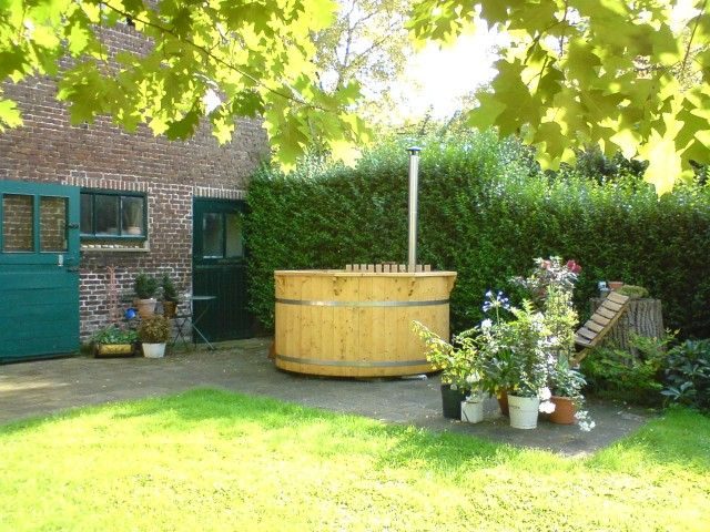 Hottub met intern aluminium kachel: diameter 200 cm