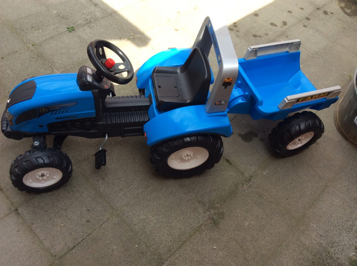 Tractor met aanhangwagen nieuw