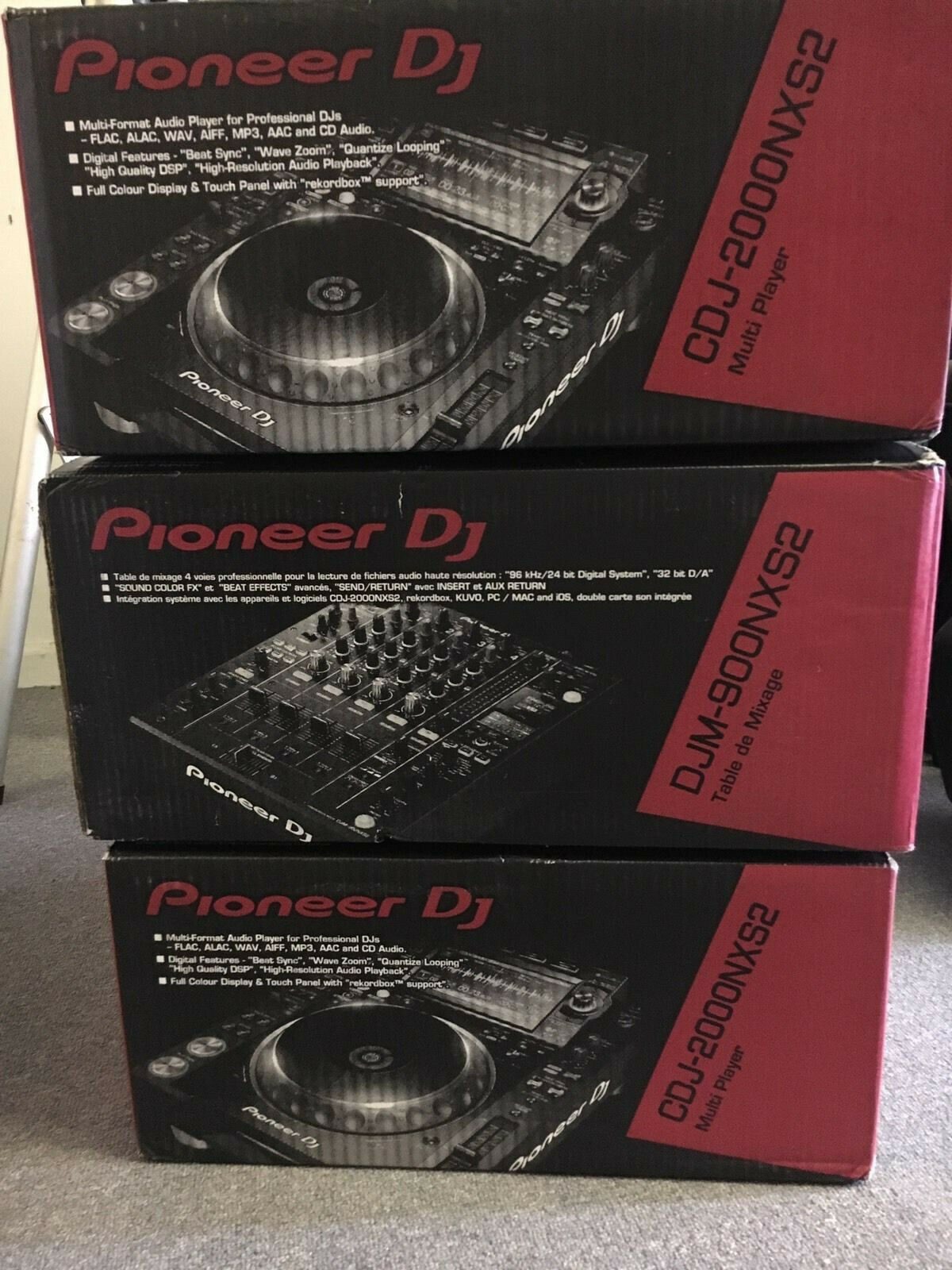 Pioneer DJ 2x Pioneer Cdj-2000Nxs2 & Djm-900Nxs2 + Pioneer Hdj-x10-k + koffers