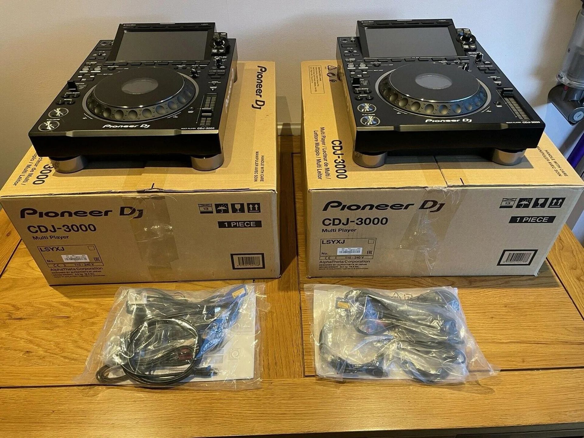 Pioneer CDJ-3000 , AlphaTheta Euphonia, Pioneer DJ DJM-A9, Pioneer CDJ-2000NXS2, Pioneer DJM-900NXS2, Pioneer DJM-V10 , Pioneer DJ DJM-S11, Pioneer OPUS-QUAD, Pioneer XDJ-RX3, Pioneer XDJ-XZ, Pioneer DDJ-FLX10, AlphaTheta XDJ-AZ, AlphaTheta OMNIS-DUO