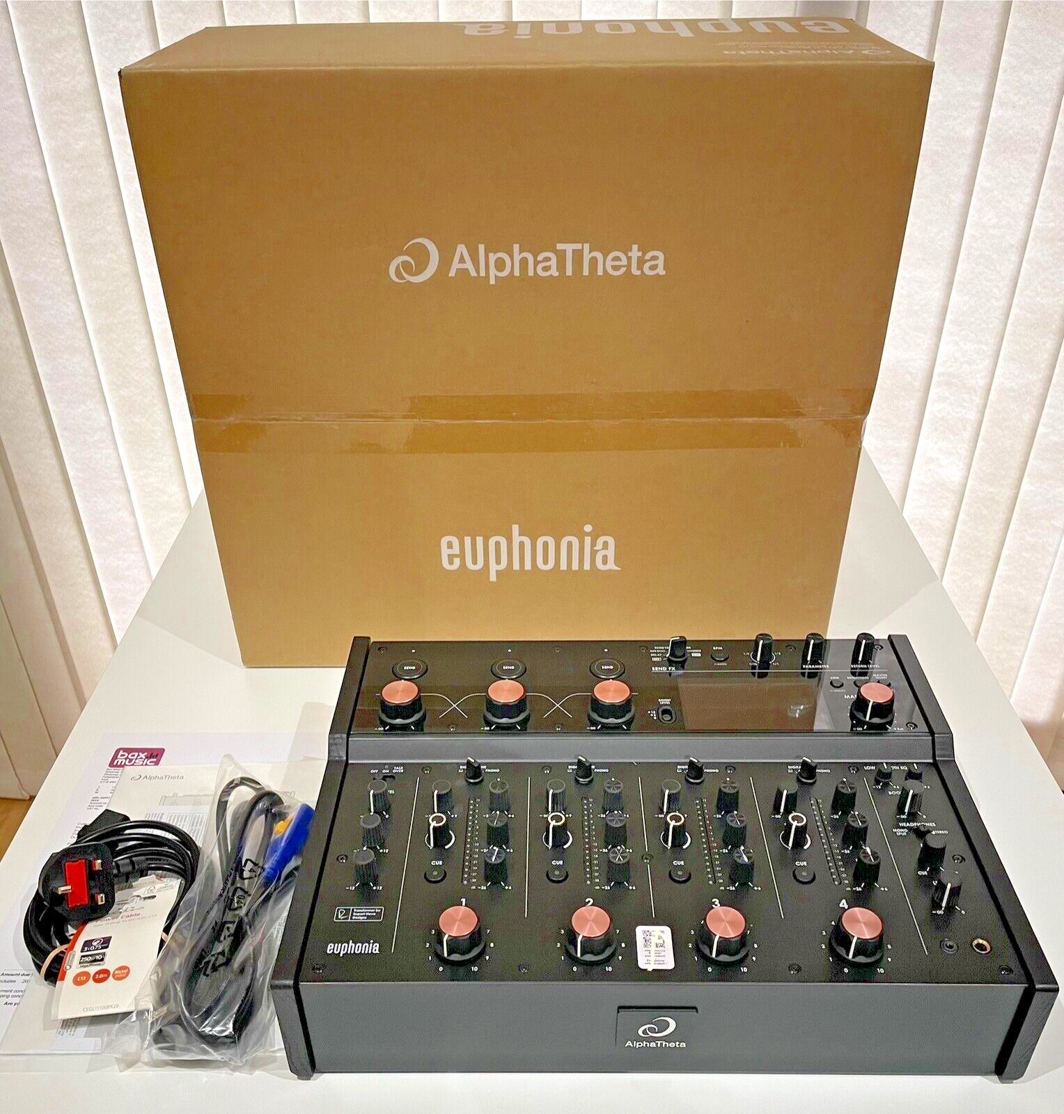 Verkopen AlphaTheta Euphonia Rotary Mixer, PLAYdifferently MODEL 1, Allen & Heath XONE 96 DJ Mixer, Pioneer DJM-V10-LF Mixer, Pioneer DJM-A9 DJ Mixer, Pioneer DJM-V10, Pioneer DJM-S11 Mixer, Pioneer DJM-Tour1, Pioneer DJM-900NXS2