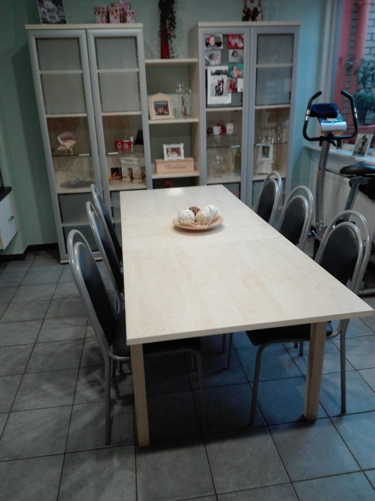 Uitschuifbare tafel met 6 stoelen