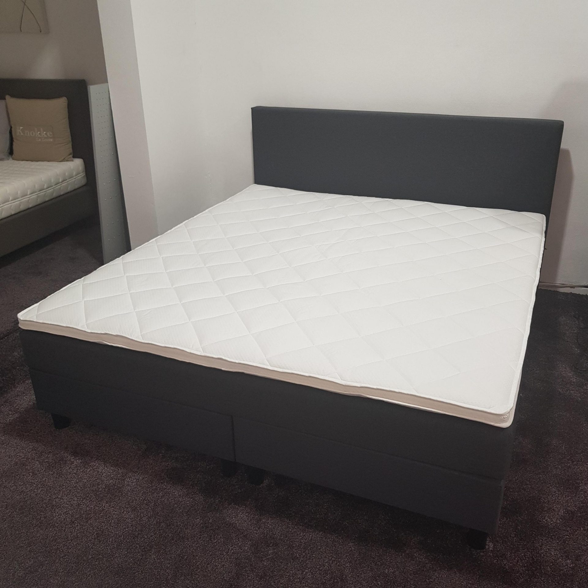 Complete boxspring gestoffeerd inclusief topper