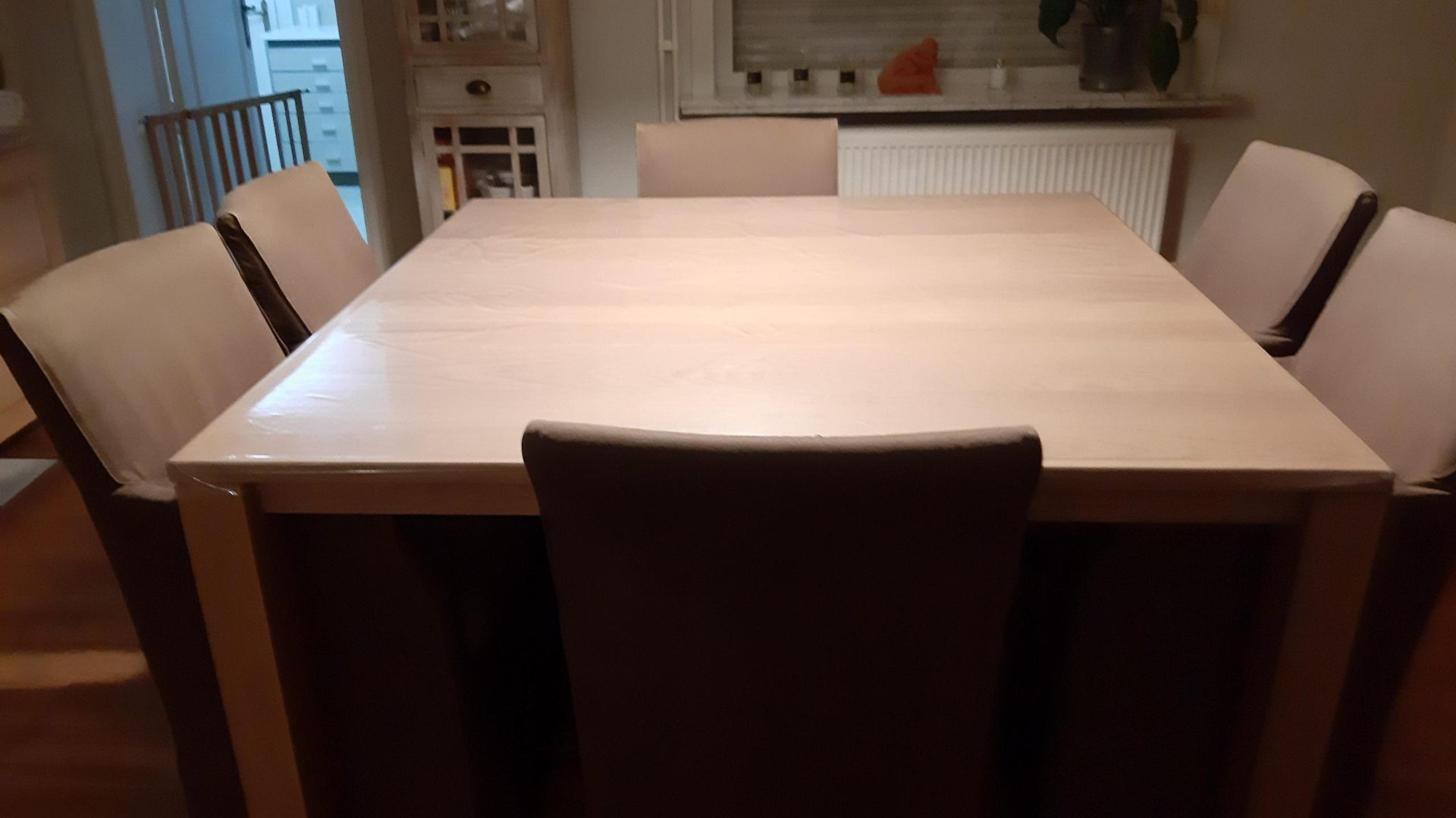 6 eetkamerstoelen op wieltjes