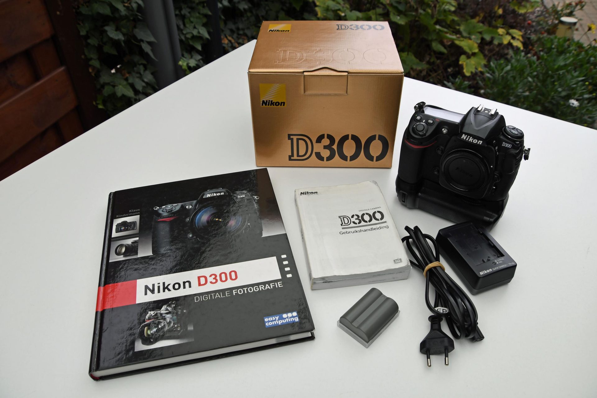 Nikon D 300 Body + Batterygrip