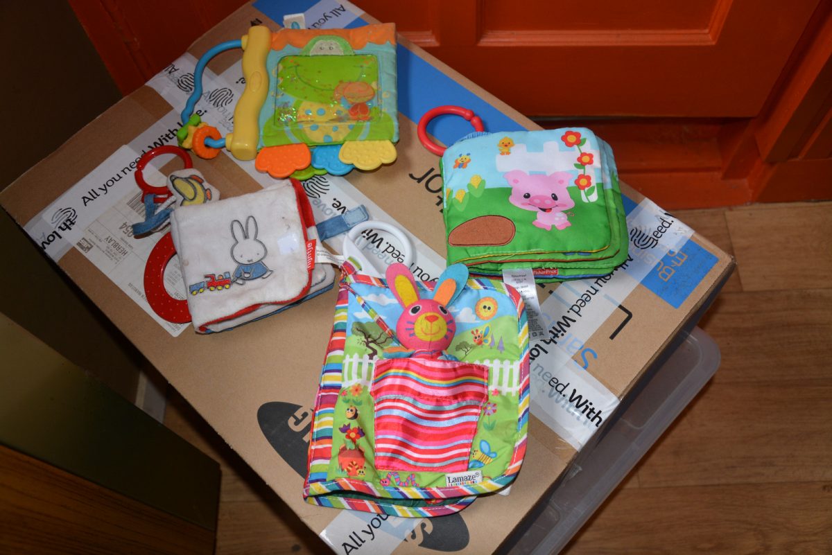 425. verschillende babyboekjes , verzending inbegrepen