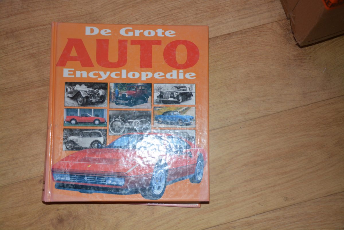 249. boek De Grote Auto Encyclopedie - verzending inbegrepen
