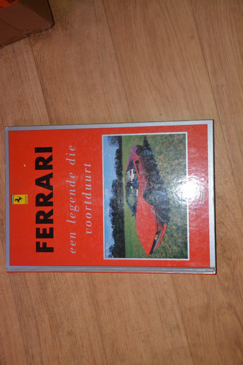 252. boek Ferrari - verzending inbegrepen