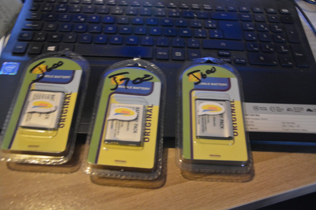 387. lot NIEUWE batterij voor Samsung J600 verzend inbegrepen