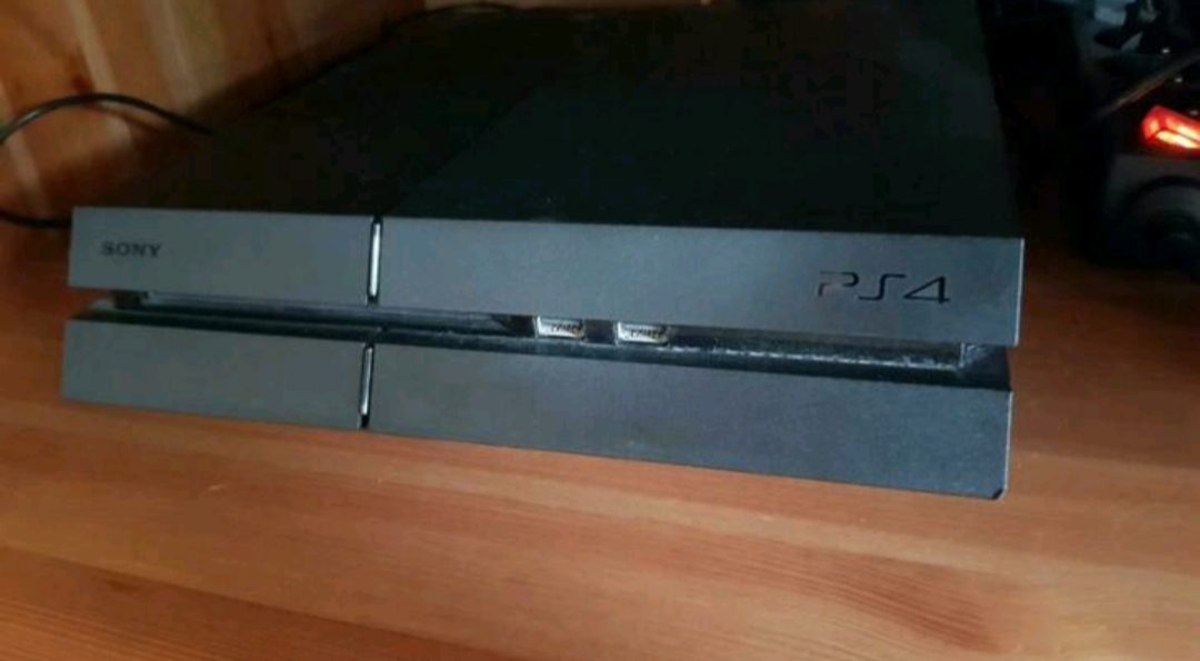Playstation 4 (1000GB)