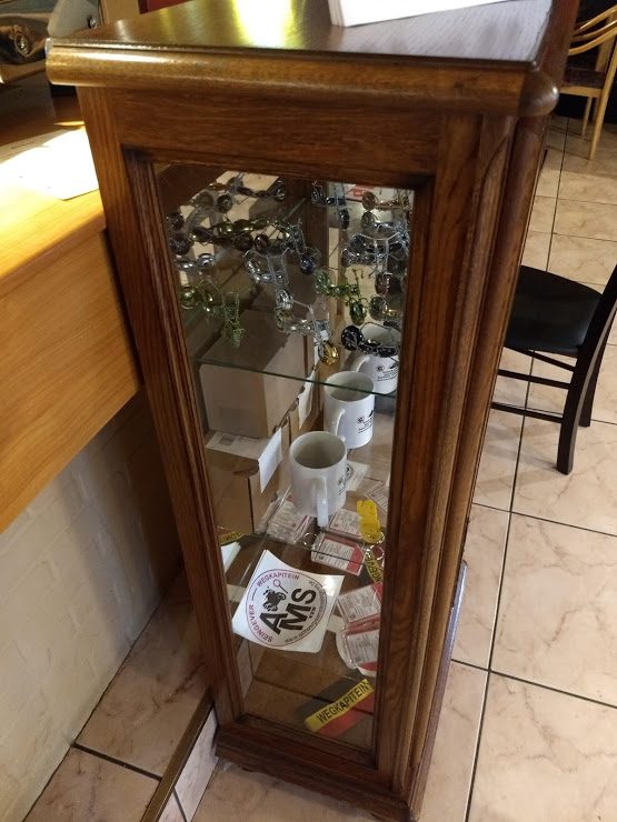 oud eiken kastje - met glas & afsluitbaar