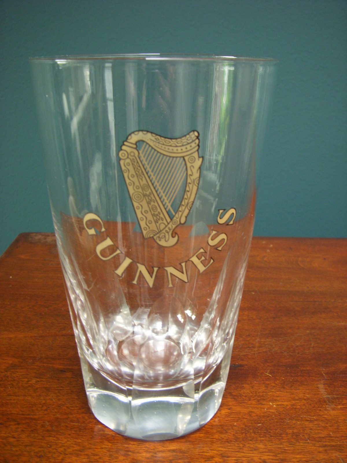 heel oude guinness, en bierglazen