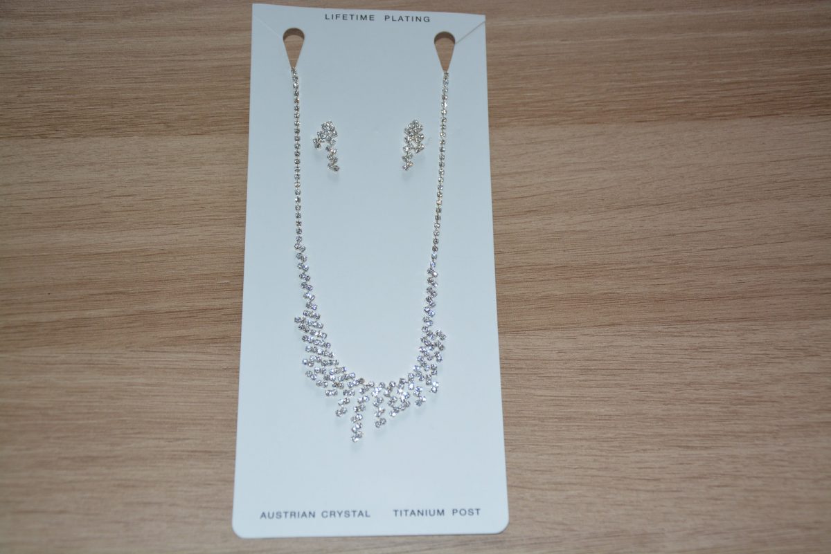 6. NIEUWE ketting met oorbellen, verzending inbegrepen