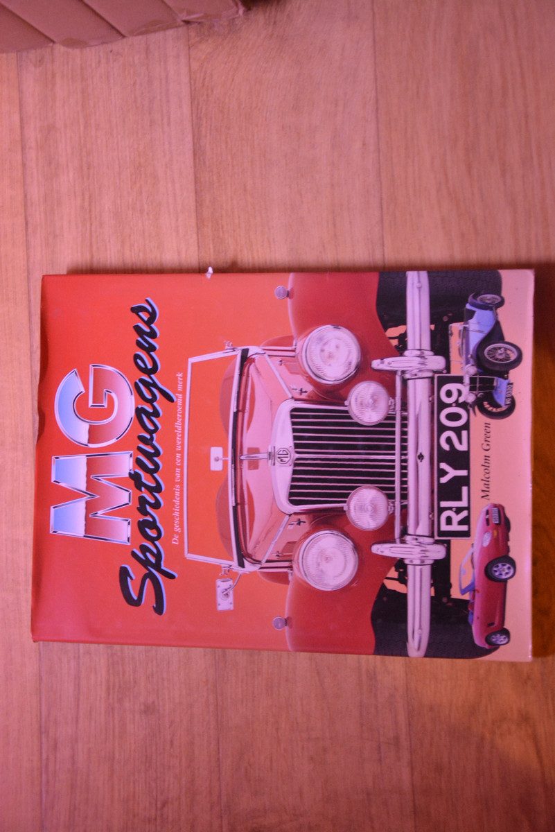 234. boek MG Sportwagens - verzending inbegrepen