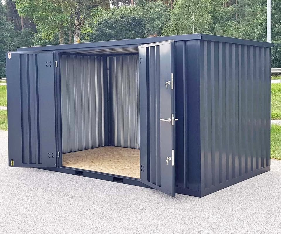 Nieuwe levering van zwarte dozen van 2m x 4m