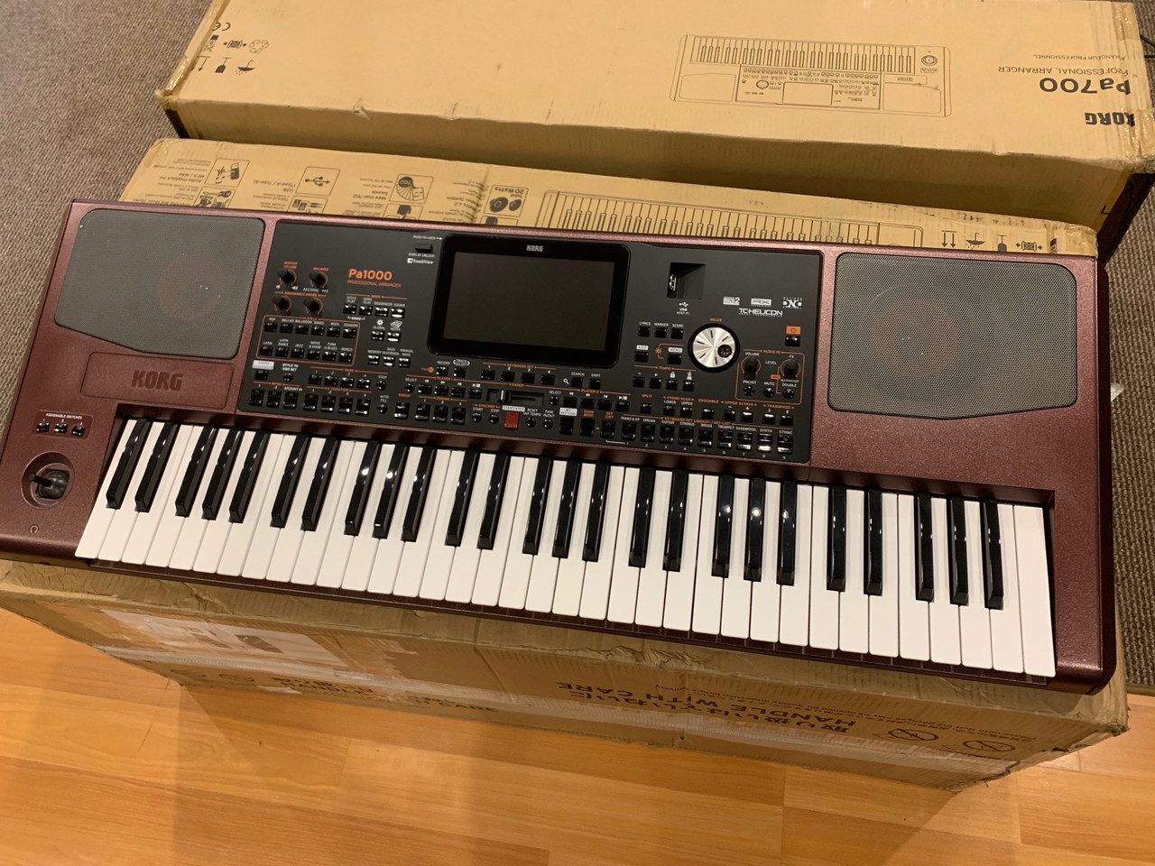 Verkoopt Korg Pa1000 61-toetsen, Korg Kronos2, Korg Pa4X 61-toetsen, Korg Pa5X 61: 61 toetsen (C2-C7)/76-toetsen, Korg OASYS, Korg M3 Workstation, Roland FANTOM-8 88 toetsen, Roland Fantom-X8, Roland Fantom G8, Nord Stage 3