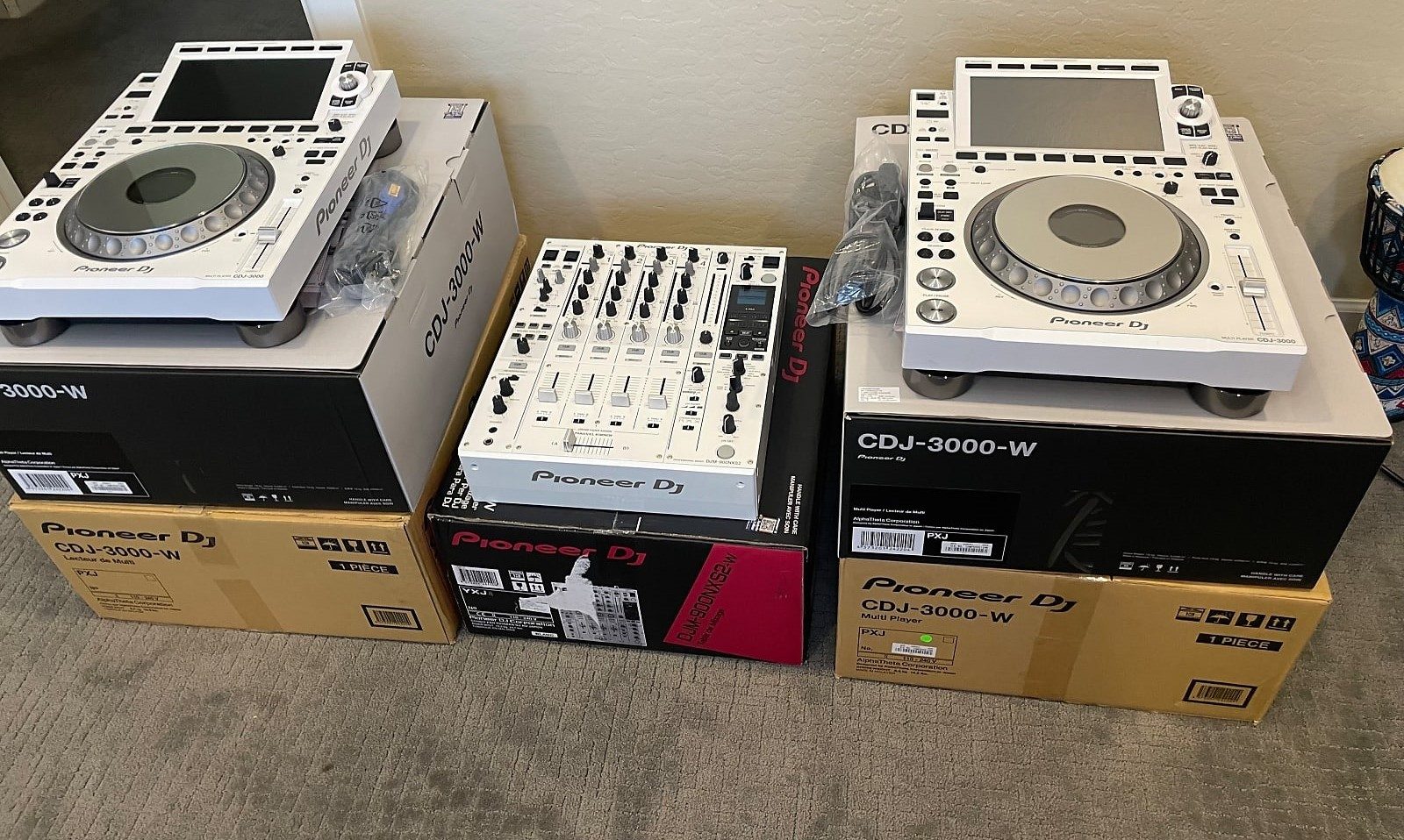 Verkauft Nieuwe DJ SET 2x Pioneer DJ CDJ-3000-W +1 DJM-900NXS2-W Limited Edition/ 2x Pioneer DJ CDJ 3000 +1x Pioneer DJM-A9 Mixer, 2x Pioneer CDJ-3000 +1x AlphaTheta Euphonia, Pioneer Opus-Quad, Pioneer XDJ-XZ, Pioneer XDJ-XZ-W, Pioneer DJ-XDJ-XZ-N