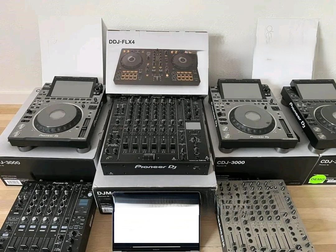 Te koop Pioneer DJ CDJ-3000 / Pioneer DJM-A9 dj-mixer / Pioneer CDJ-Tour1 / Pioneer DJ DJM-V10-LF / Pioneer CDJ-2000NXS2 / Pioneer DJM-900NXS2 / Pioneer DJM-Tour1/ Pioneer DJM-S11 Mixer/ AlphaTheta Euphonia mixer