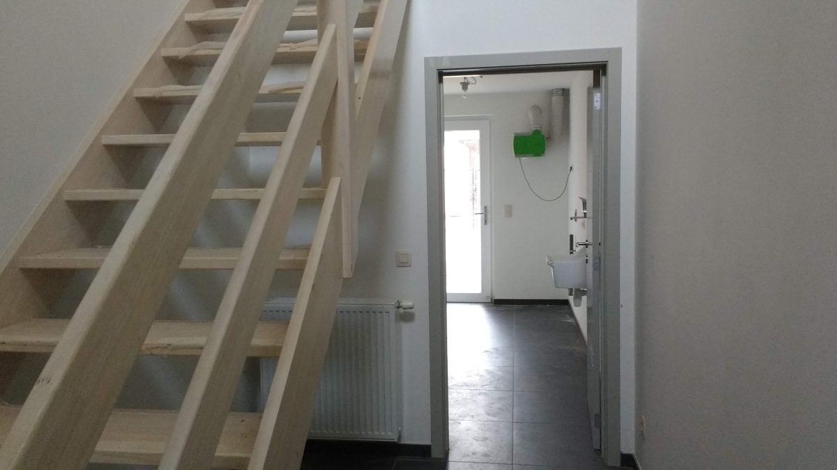 APPARTEMENT MET TUIN & GARAGE