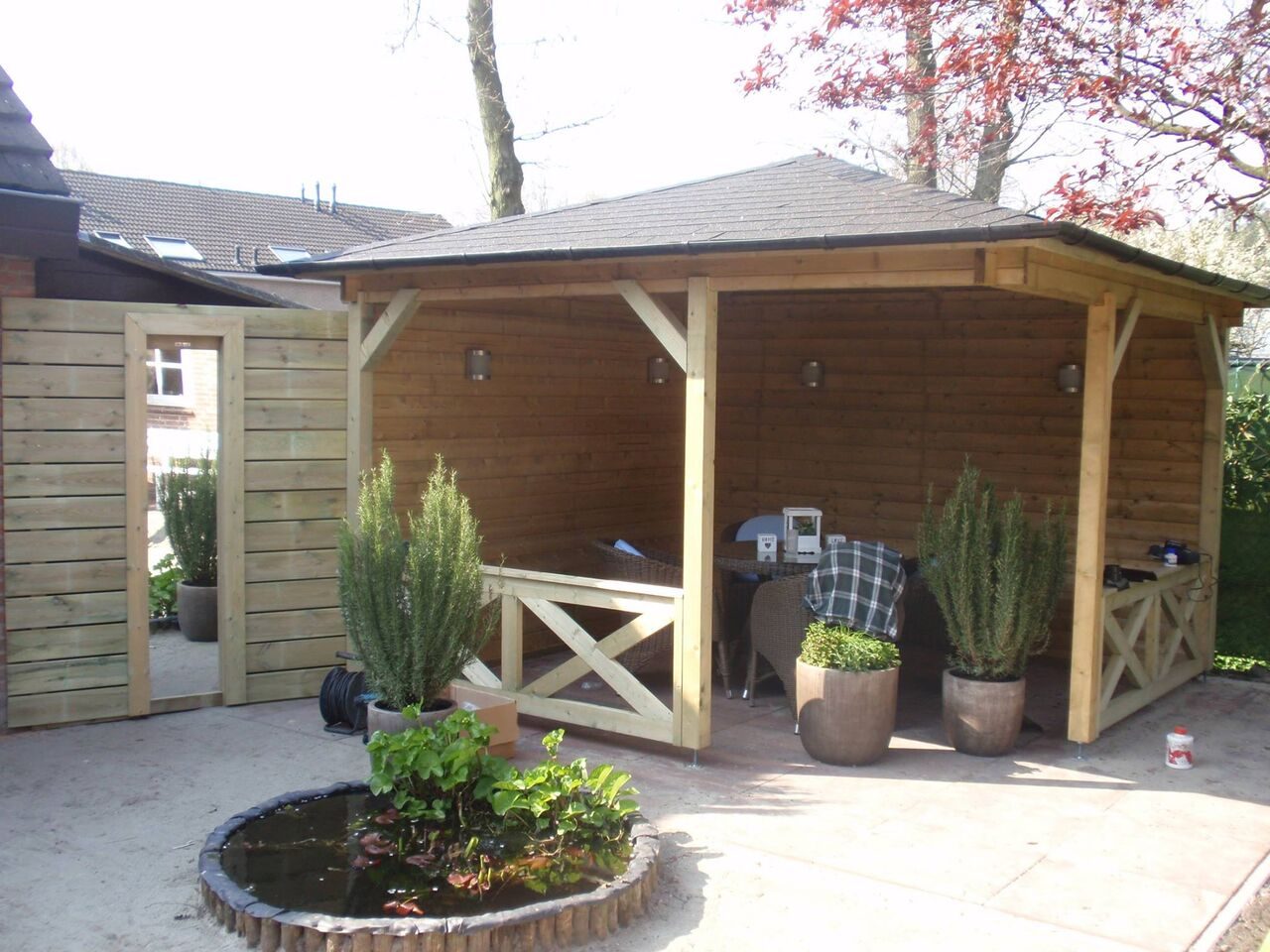Tuinhuis-Blokhut-paviljoen P3555: 350 x 350 x 283 (h) cm