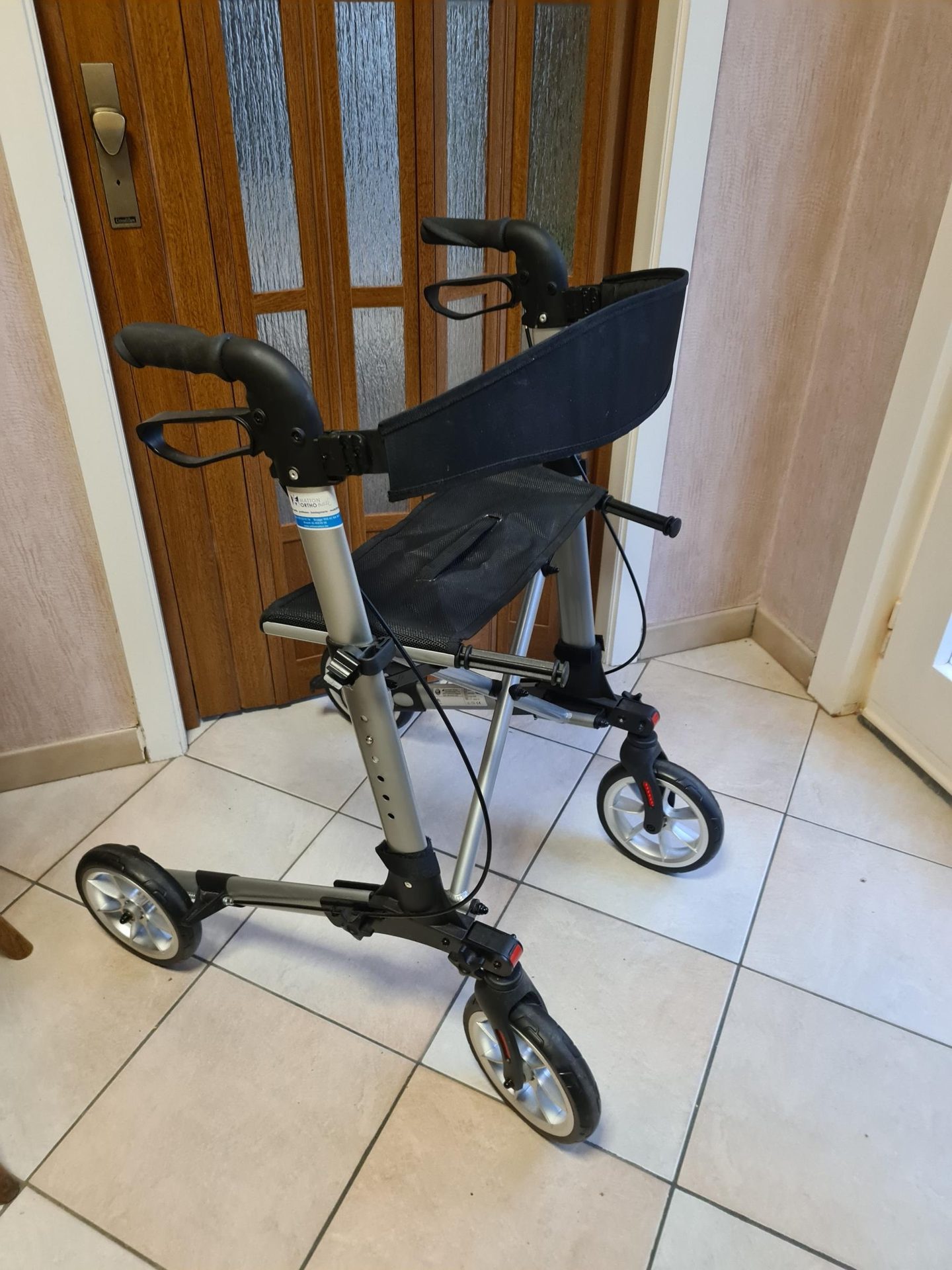 ROLLATOR - gloednieuw
