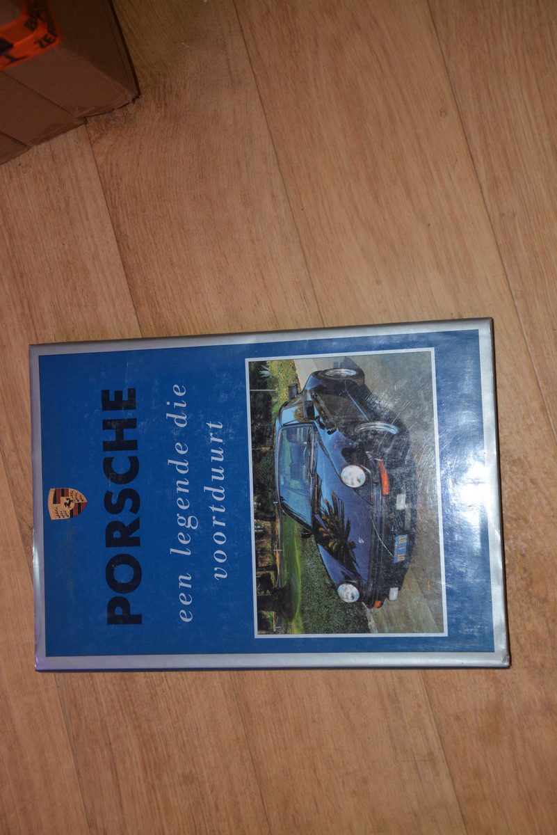 253. boek Porsche - verzending inbegrepen