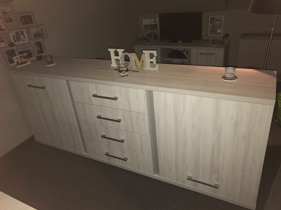 Eetkamer meubels + tv kast