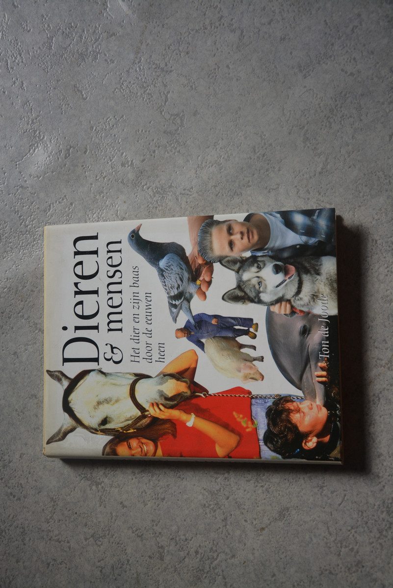 182. Boek : Dieren & mensen - verzending inbegrepen