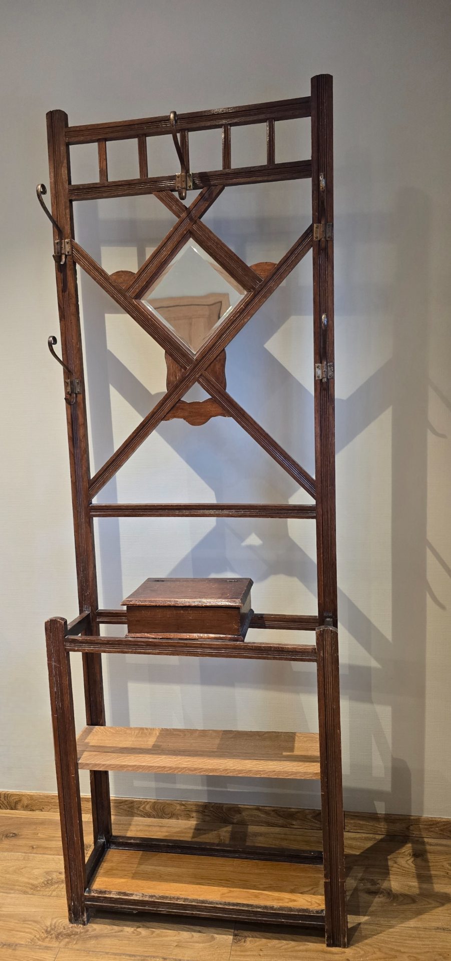 Vintage wandrek met opbergbak