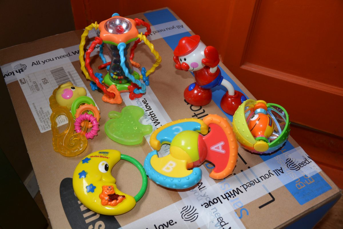 424. lot babyspeeltjes , verzending inbegrepen