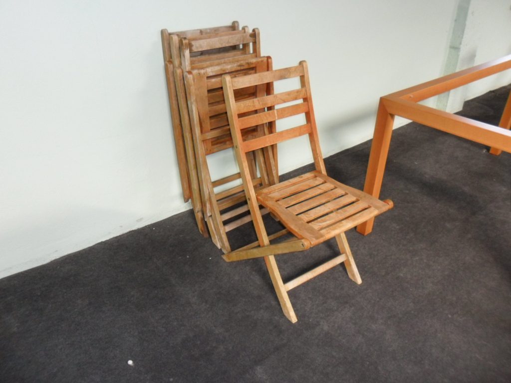 4 teak plooibare stoelen.