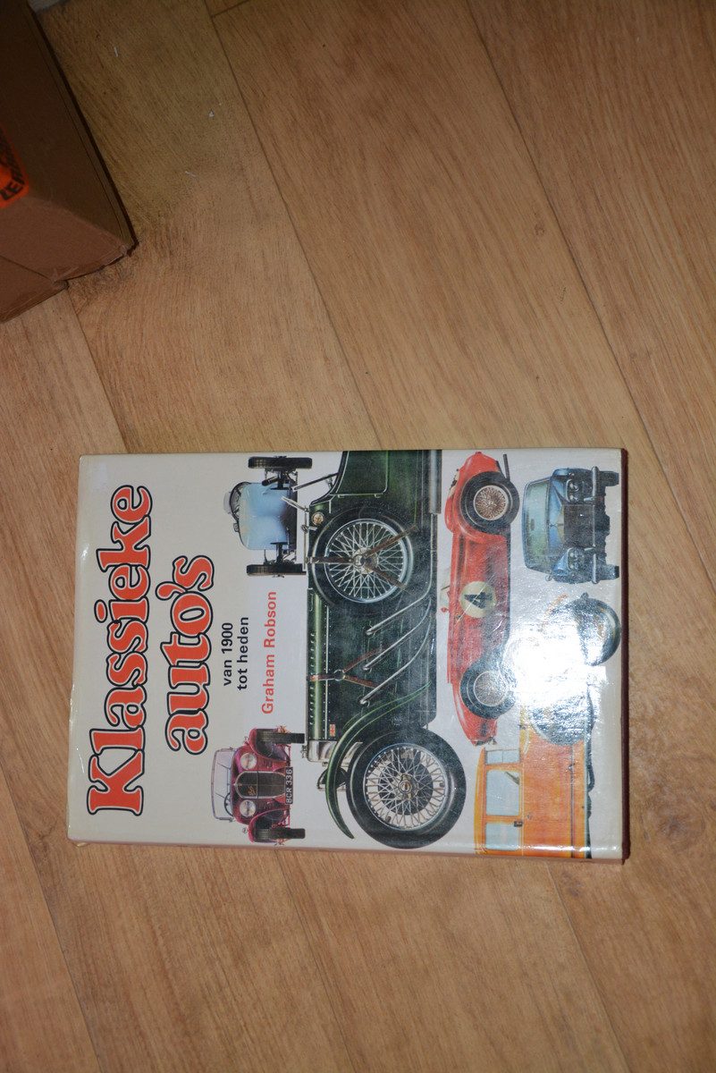 248. boek Klassieke auto's - verzending inbegrepen