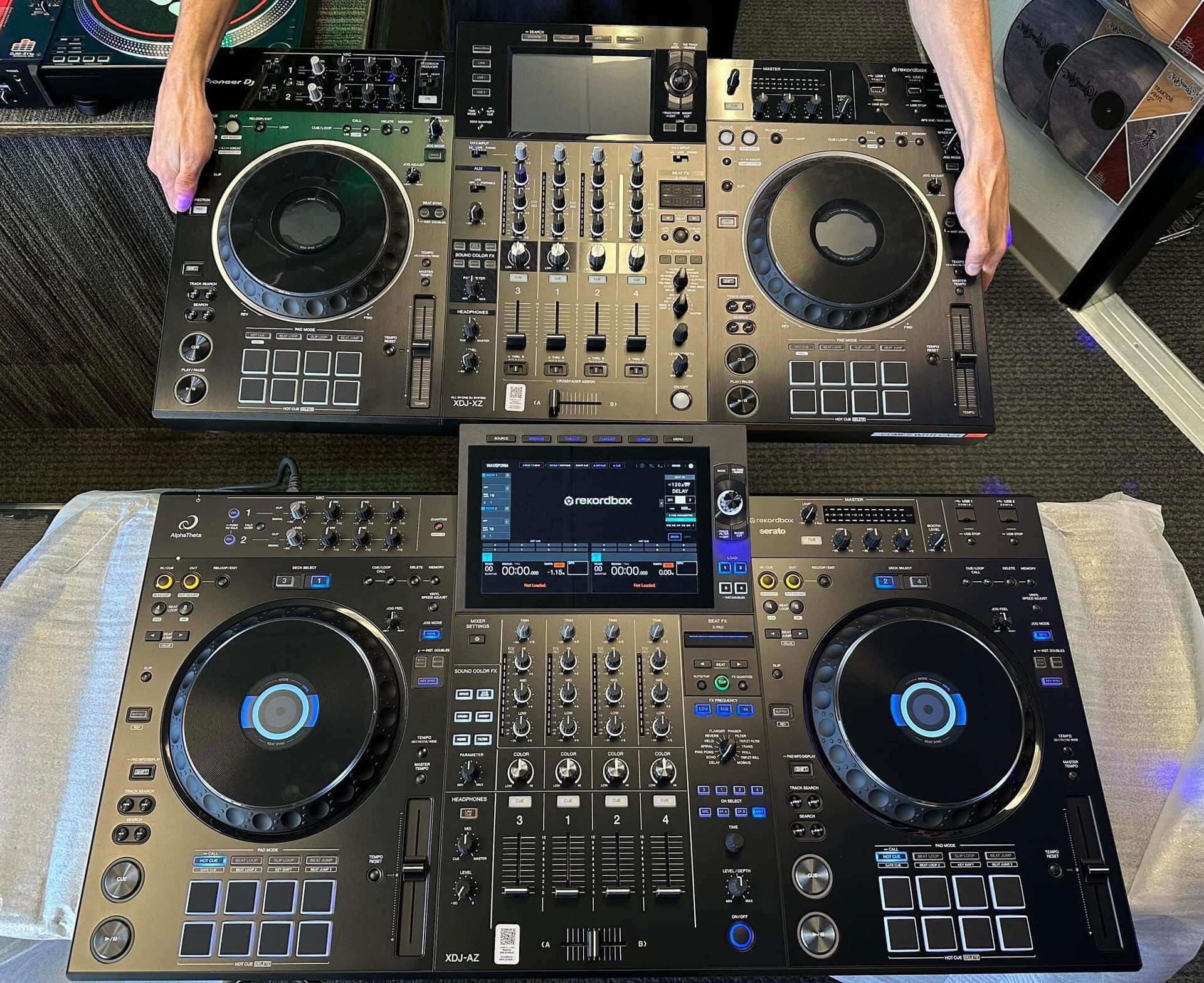 Verkoopt Nieu AlphaTheta XDJ-AZ dj-systeem, Pioneer DJ OPUS-QUAD dj-systeem, Denon DJ Prime 4+W, Pioneer XDJ-XZ-W, Pioneer DJ-XDJ-XZ, Pioneer XDJ-RX3 dj-systeem, Pioneer DDJ RZX, Pioneer DDJ-RZ, Pioneer DDJ-REV7, Pioneer DDJ-FLX10
